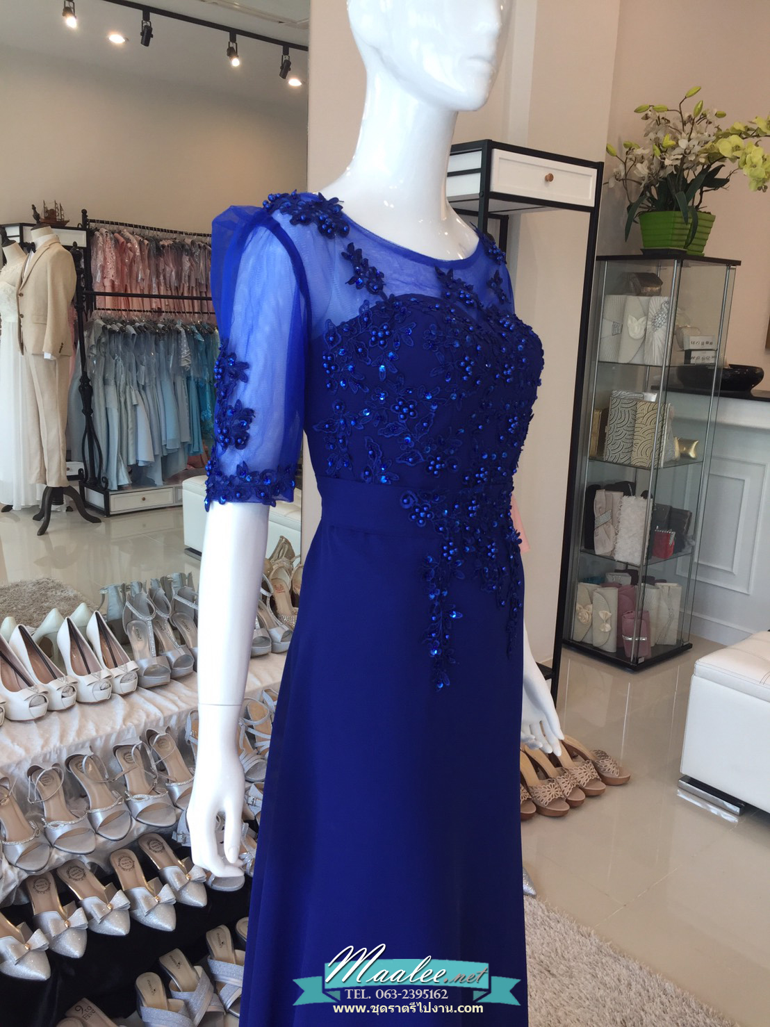 พร้อมส่ง ชุดราตรียาว สีน้ำเงิน แขนยาว แบบเรียบหรู แต่งลูกไม้เซาะดอก ปักลูกปัดมุก