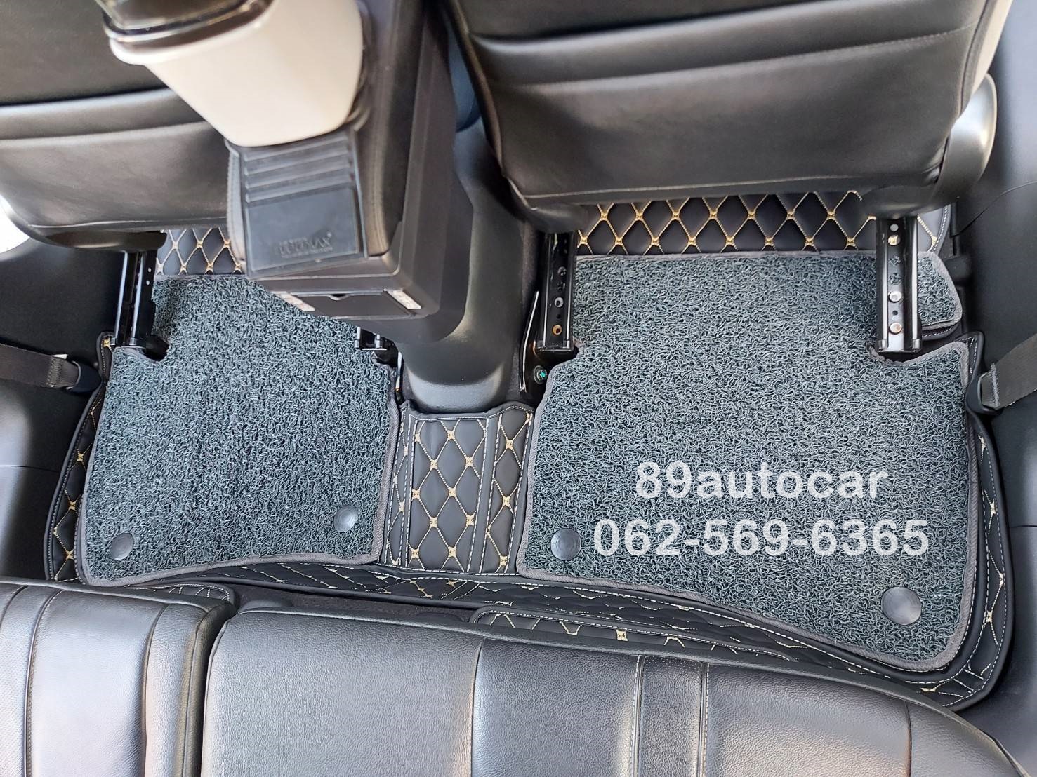 ตัดพรมในรถ Honda BR-V 7 ที่นั่ง ปูพรม7D สีดำด้ายทอง + พรมดักฝุ่นสีเทา เข้ารูป