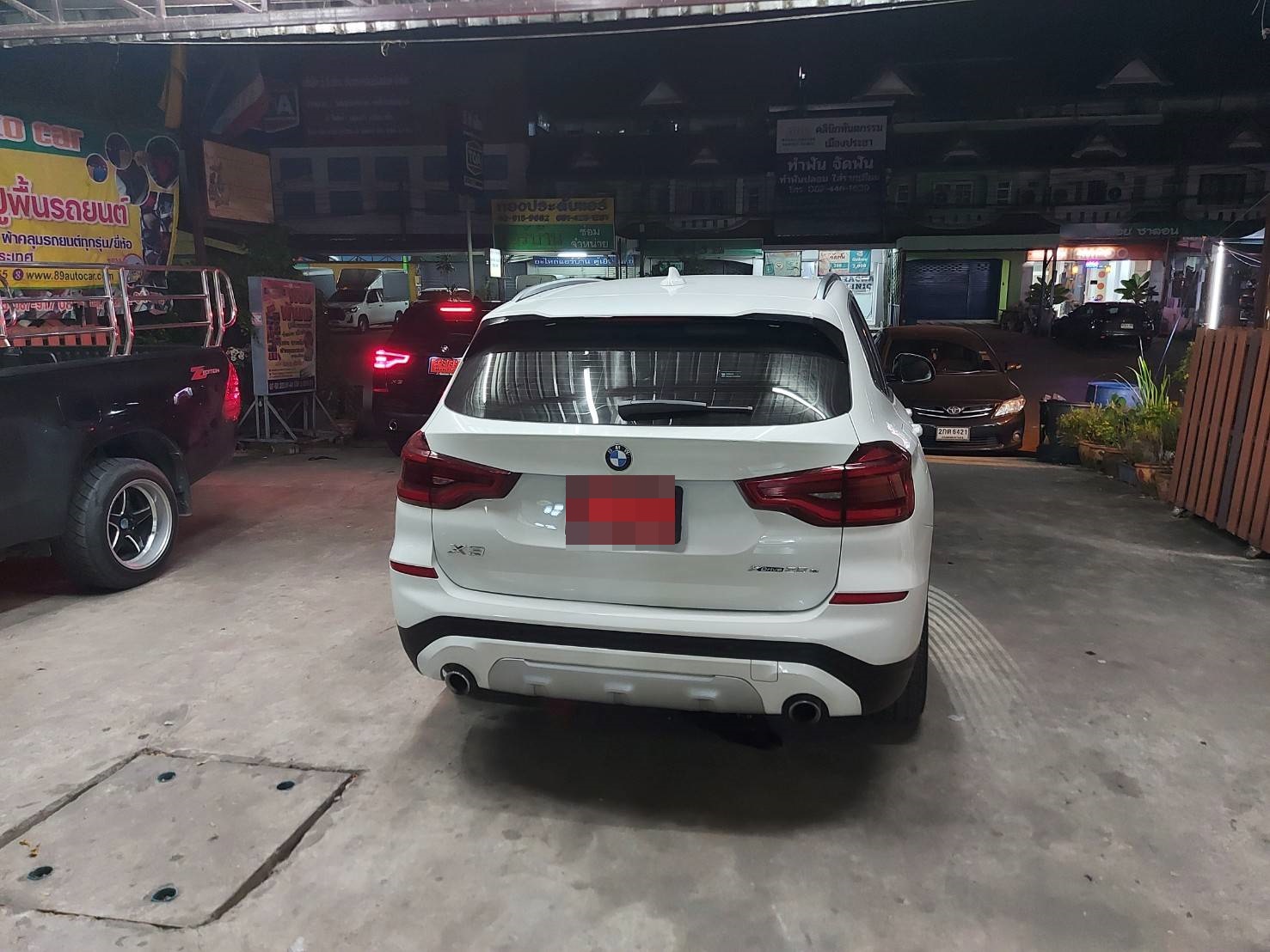 พรมรถยนต์ BMW X3 2021 Xdrive 30e ปูพรม7D สีดำด้ายดำ เสริมดักฝุ่นสีเทา เข้ารูป เต็มคัน