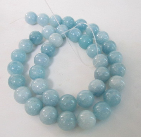 ลูกปัดสีฟ้าจำนวน.39.เม็ด.เส้นที่.2.