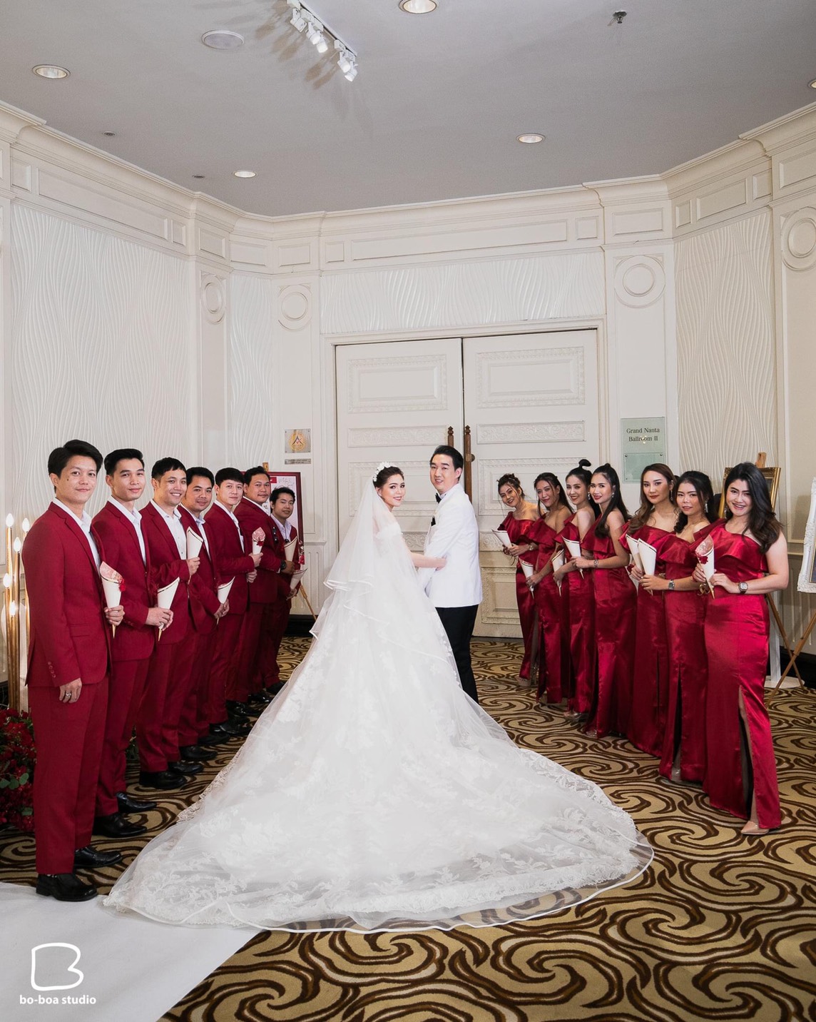 พร้อมเช่า ชุดสูทชาย สีไวน์แดง เข้ารูป พร้อมเสื้อกั๊ก