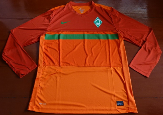 เสื้อฟุตบอล ทีมสโมสรแวร์เดอร์ เบรเมน ชุดฝึกซ้อม แขนยาว 2011/12 ใหม่ XL-Size / ฺWERDER BREMEN Football Shirt Long Sleeve Training Kit 2011/12 Jersey NEW XL-Size