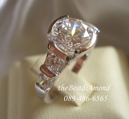 มมาอีกวงค่ะ สำหรับไซน์ใหญ่เกิน 1 กะรัต วงนี้ประมาณ 2 กะรัตกว่าๆค่ะ หรูหรามากค่ะ ชุปทองแท้ 24 K 5 ไมครอน รหัส BR912RD