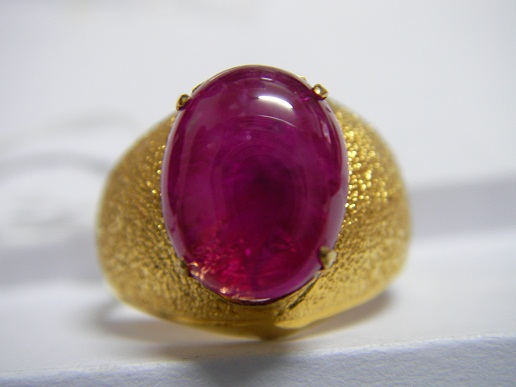 RUBY นน. 2.872 ct. ทับทิมพม่า เนื้อแก้วใส แดงสด สวย ขนาด 7.94x10.21x3.45 มม. พม่า 100% นน 2.872 ct. โทรถามราคา