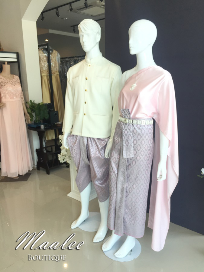 เช่า ชุดไทย ชุดเพื่อนเจ้าสาว ชุดไทยผ้าถุงสีเทาชมพูเงิน สไบเรียบ สีชมพู อ่อน