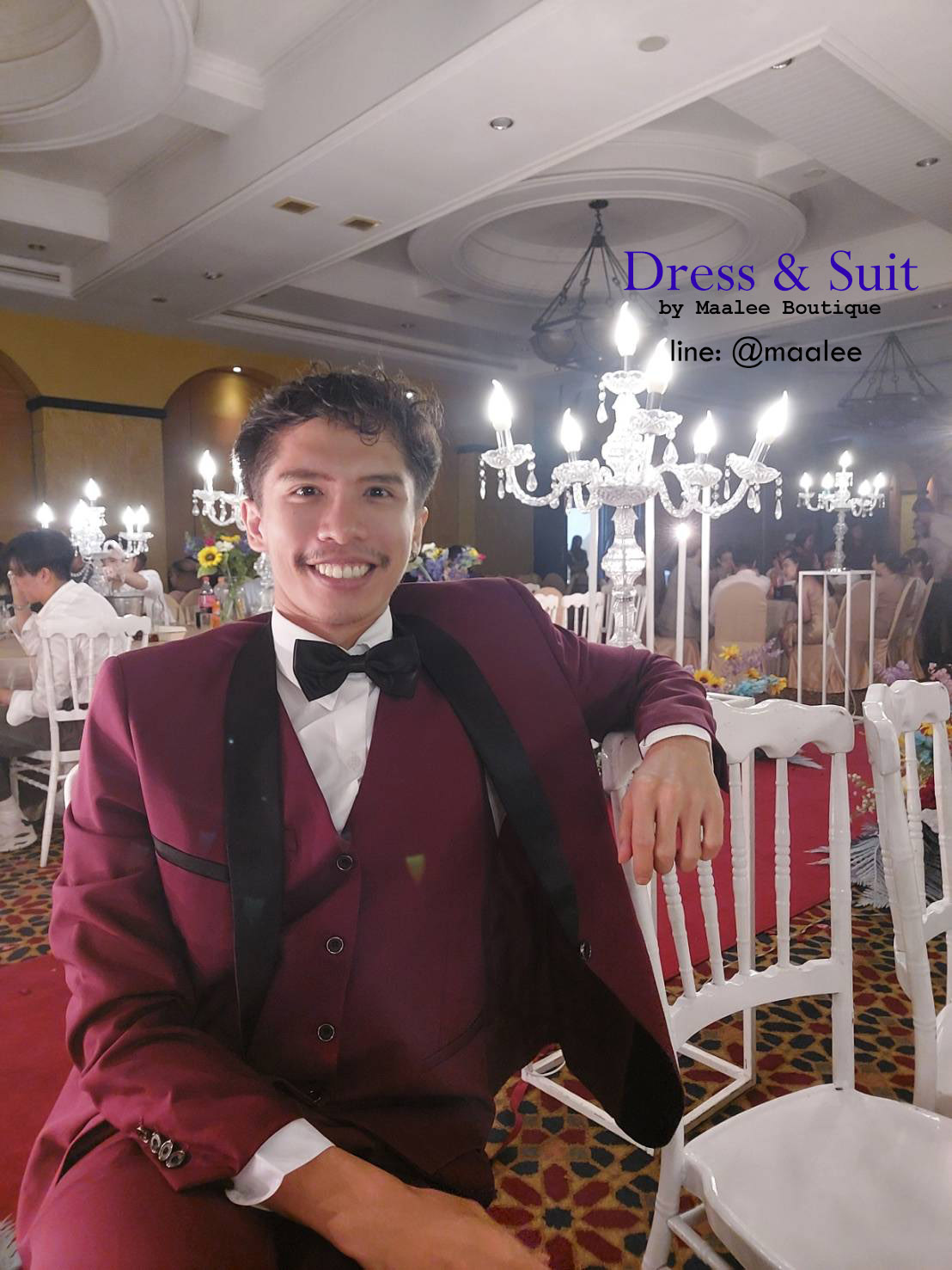 พร้อมเช่า ชุดสูททักซิโด้ สีเบอร์กันดี ปกกล้วย Tuxedo Suit with Shawl Collars (พร้อมเสื้อกั๊ก)