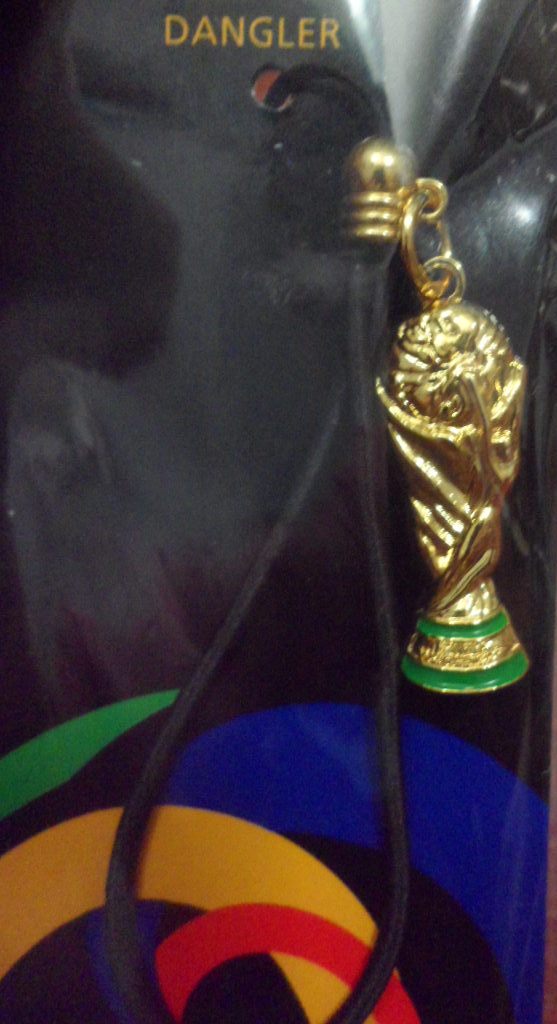 ที่ห้อยโทรศัพท์มือถือ ฟุตบอล การแข่งขันฟุตบอลโลก - FIFA WORLD CUP 2D TROPHY, แอฟริกาใต้ 2010 ใหม่ / WORLD CUP International Football Tournament Phone Charm - FIFA WORLD CUP 2D TROPHY, SOUTH AFRICA 2010 NEW