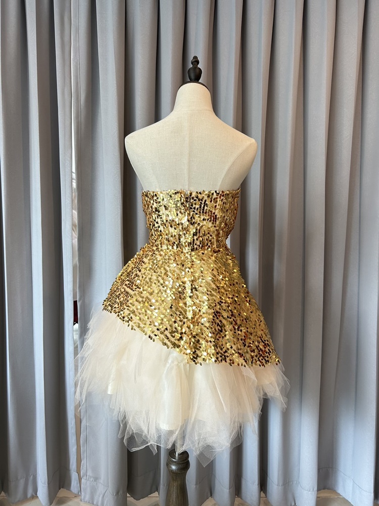 พร้อมเช่า ชุดแฟนซี เช่า 500 ชุดราตรีสั้น เกาะอก สีทอง ผ้าปักเลื่อม กระโปรงสุ่ม Tutu