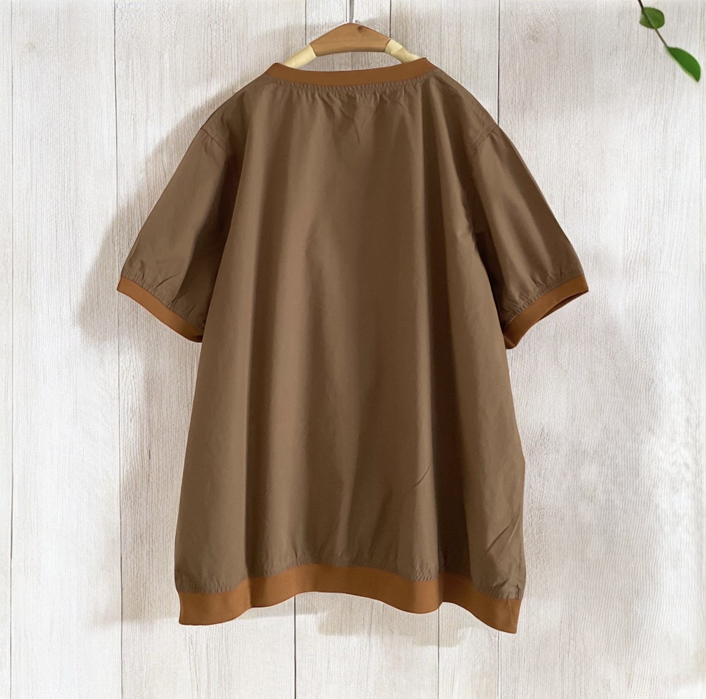 เสื้อผ้าฝ้ายสกรีนลายแต่งกระเป๋า