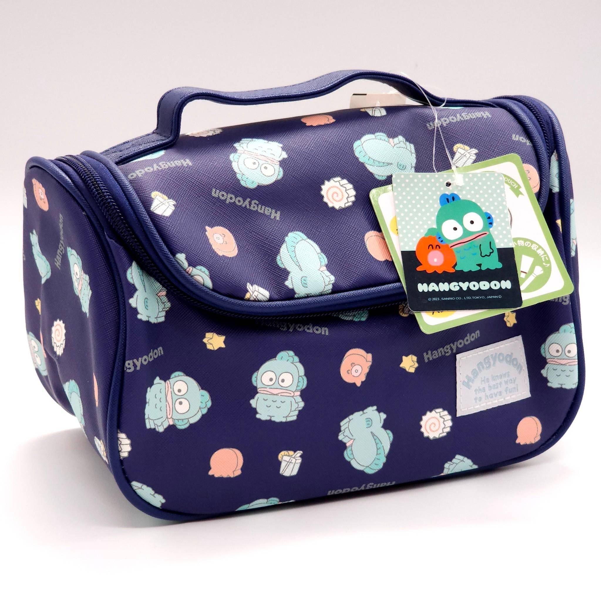 กระเป๋าใส่เครื่องสำอาง ลิขสิทธิ์แท้จาก Sanrio และมีซิปรอบกระเป๋า เปิด-ปิด มีลาย Dalmatians,Winnie The Pooh,Hangyodon,Pocchaco,Snoopy Peanuts