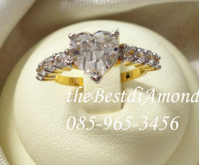 BR427++แหวนเพชรCZ รูปหัวใจ มีบ่าข้างแบบทันสมัย ดูดี intrend มากๆๆ แบบออกมาจากร้านจิวเวลลี่เลย เพชรสวยวิ๊งๆ ใส่ติดนิ้วได้เลยค่ะ สวยสุดๆ