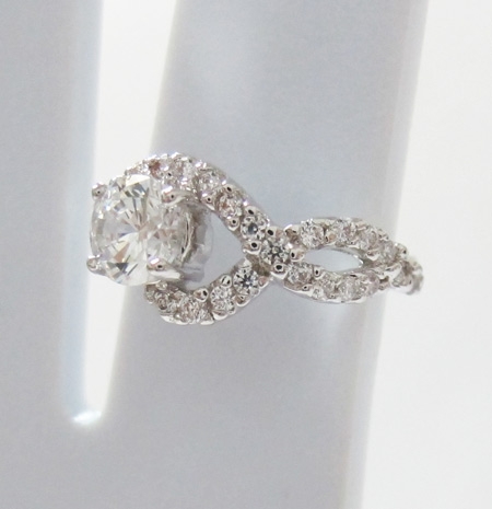 BR213RD+แหวนดีไซน์ เก๋ เรียบ หรู งามมากๆๆ เหมือนของแท้สุดๆเล่นไฟวิ๊งๆ รับประกันความสวย