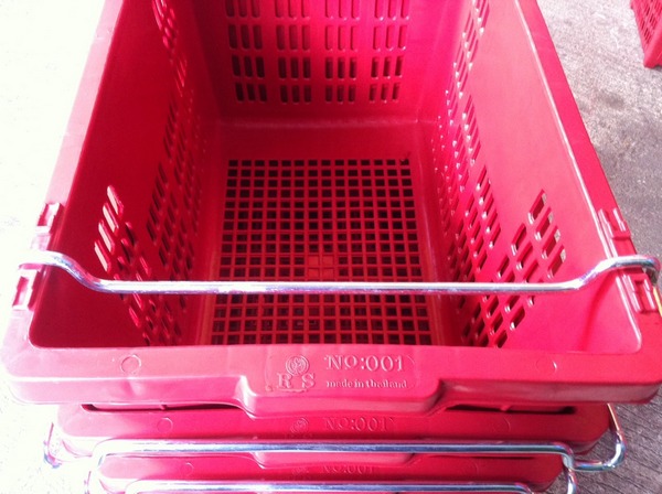 ตะกร้าผลไม้ ลังหูเหล็ก ขายส่ง เริ่มตันใบละ120บาท(@50ใบ) บรรจุ 25kg. เบอร์ rs 001