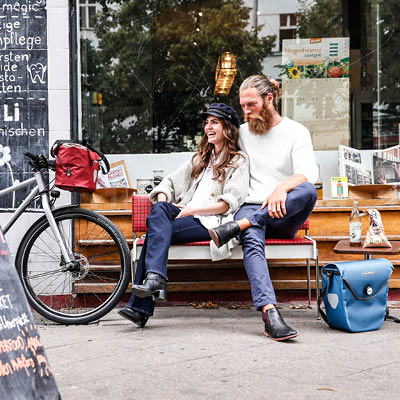 กระเป๋าหน้าแฮนด์ ORTLIEB HANDLEBAR BASKET 16L มีสีดำและสีแดง