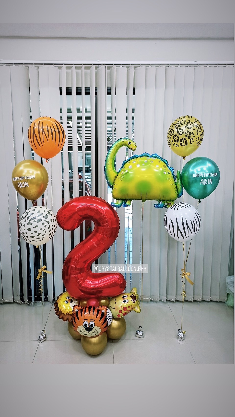 ลูกโป่ง วันเกิดเด็ก ฟอยล์ตัวเลข ขนาด 40" ตั้งฐาน 1 ชิ้น พร้อม ฟอยล์ไดโนเสาร์ 1 ชิ้น พร้อม ช่อลูกโป่งแฟนซี ช่อ 3 ลูก 2 ช่อ พร้อมตกเเต่ง สามารถเปลี่ยนสีลูกโป่ง/เปลี่ยนข้อความ/เปลี่ยนสี-ฟอยล์ตัวเลข/เปลี่ยนฟอยล์ตกแต่งได้