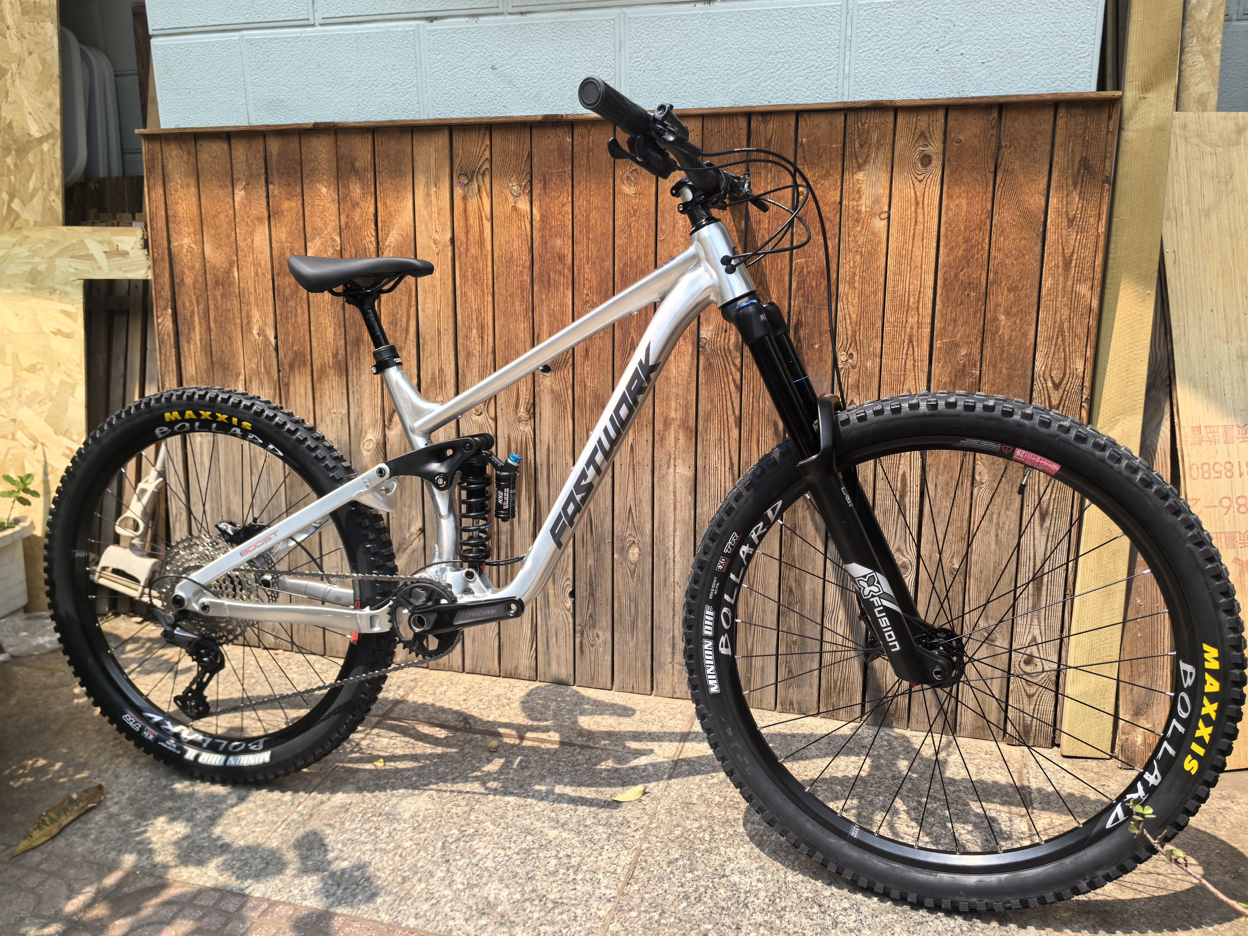 จักรยานเสือภูเขา Fastwork รุ่นใหม่ล่าสุด – ซอฟท์เทล 4th Gen 279 Softtail | จักรยาน DownHill 12speed, SLX ล้อ 27.5