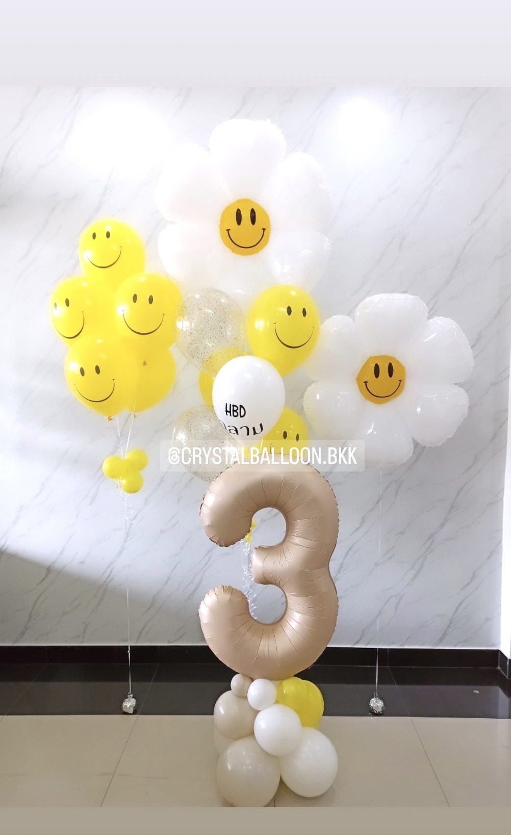 ลูกโป่ง วันเกิดเด็ก Theme ฟอยล์ดอกเดซี่ น่ารัก น่ารัก พร้อม ช่อลูกโป่งฟอยล์ดอกเดซี่ 1 ช่อ,ฟอยล์ตัวเลข ขนาด 40" ตั้งฐาน 1 ชิ้น พร้อมตกแต่ง ช่อลูกโป่งหน้ายิ้มเหลือง ช่อ 5 ลูก 1 ช่อ สามารถเปลี่ยนสีลูกโป่ง/เปลี่ยนข้อความ/เปลี่ยนสี-ฟอยล์ตัวเลขได้