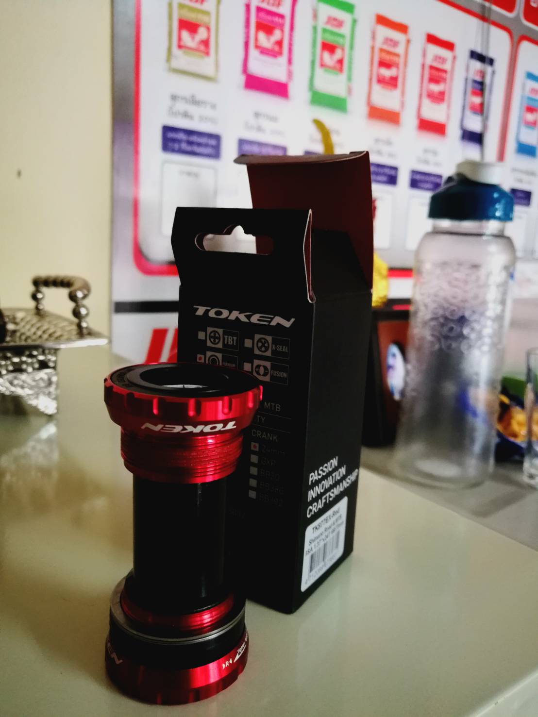 TK877TBT-BLK กะโหลกเซรามิค TOKEN Shimano Road & MTB BSA 1.37"X24T 68/73mm สีแดง,ดำ