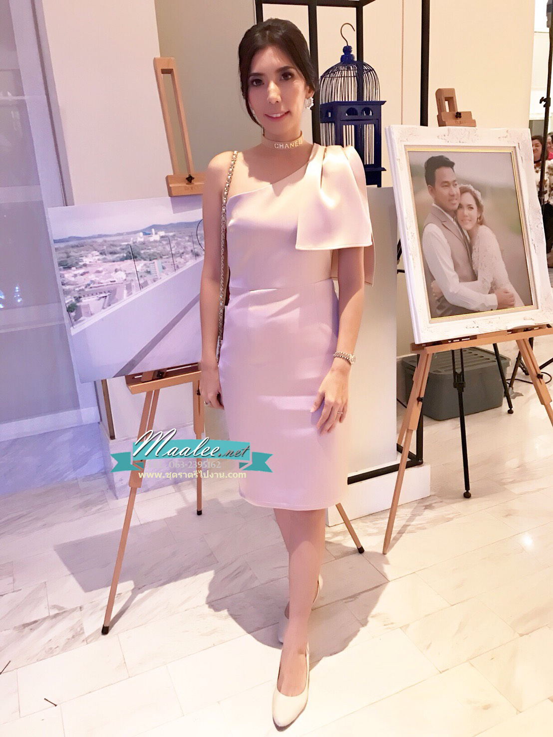 พร้อมเช่า ราตรีสั้น ชุดเดรสเดรสเข้ารูป ไหล่เดียว ผ้าดัชเชส แต่งโบว์ปล่อยชาย สีทอง rose gold