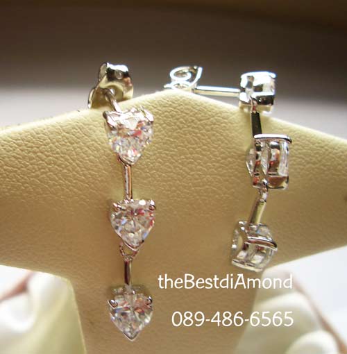 BE609RD+++ต่างหู 3 hearts+++ต่างหูเพชรรูปหัวใจ เป็นต่างหูระย้า ใส่ออกงานสวยมากๆๆ แบบเรียบ หรู อยู่ได้นาน ไม่มีล้าสมัย