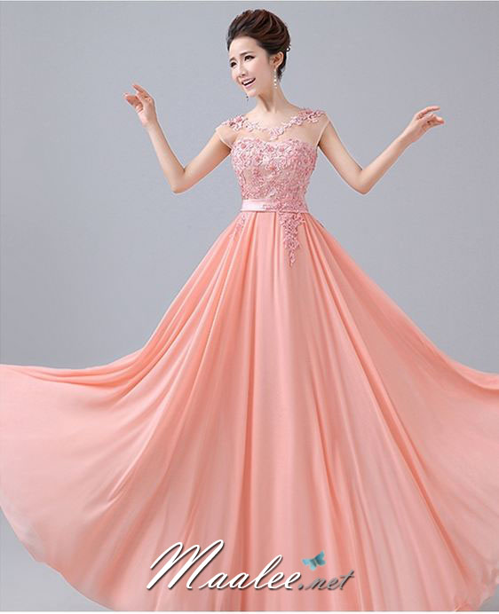 พร้อมเช่า ชุดราตรียาว สีโอโรส คอปาด แต่งลูกไม้หรูเซาะดอก ปักลูกปัด