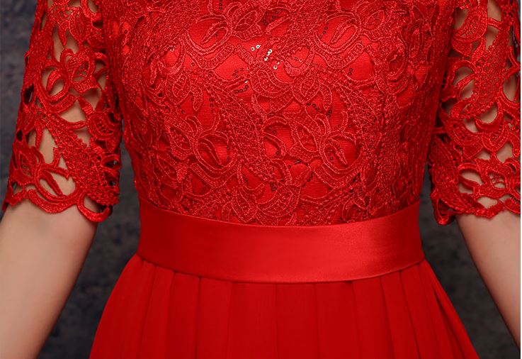 พร้อมเช่า ชุดราตรียาว สีแดง แขนสามส่วน ลูกไม้ฉลุ กระโปรงผ้าชีฟอง