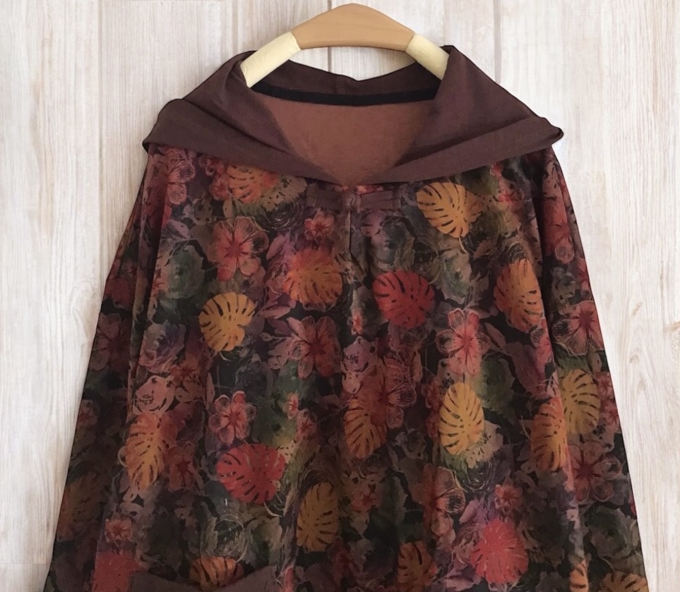 เสื้อฮู้ดลายใบไม้โทนอบอุ่น🍂แต่งกระเป๋า