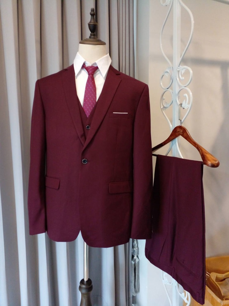 พร้อมเช่า ชุดสูทชาย สีแดงเบอร์กันดี คลาสสิก รุ่นกระดุมเดียว (พร้อมเสื้อกั๊ก) พลัสไซส์