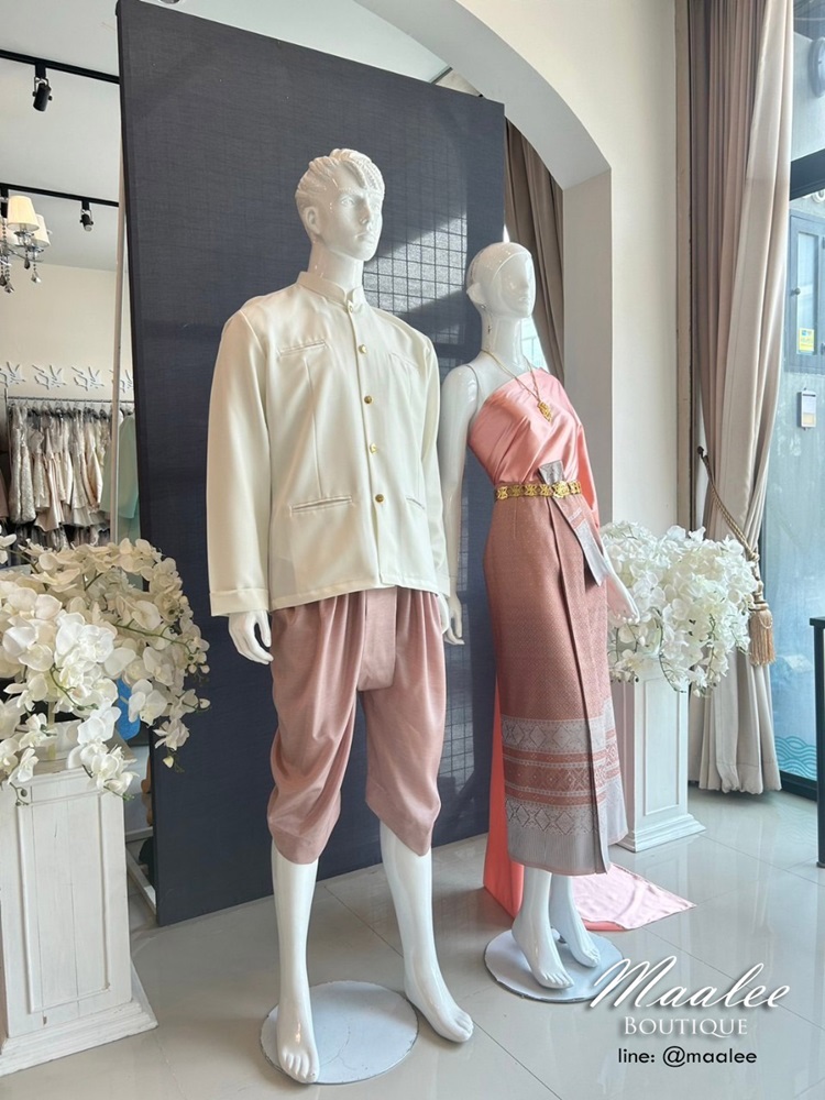 เช่า ชุดไทย ชุดเพื่อนเจ้าสาว ชุดไทยผ้าถุงสีเทาส้มเงิน สไบสีโอโรส