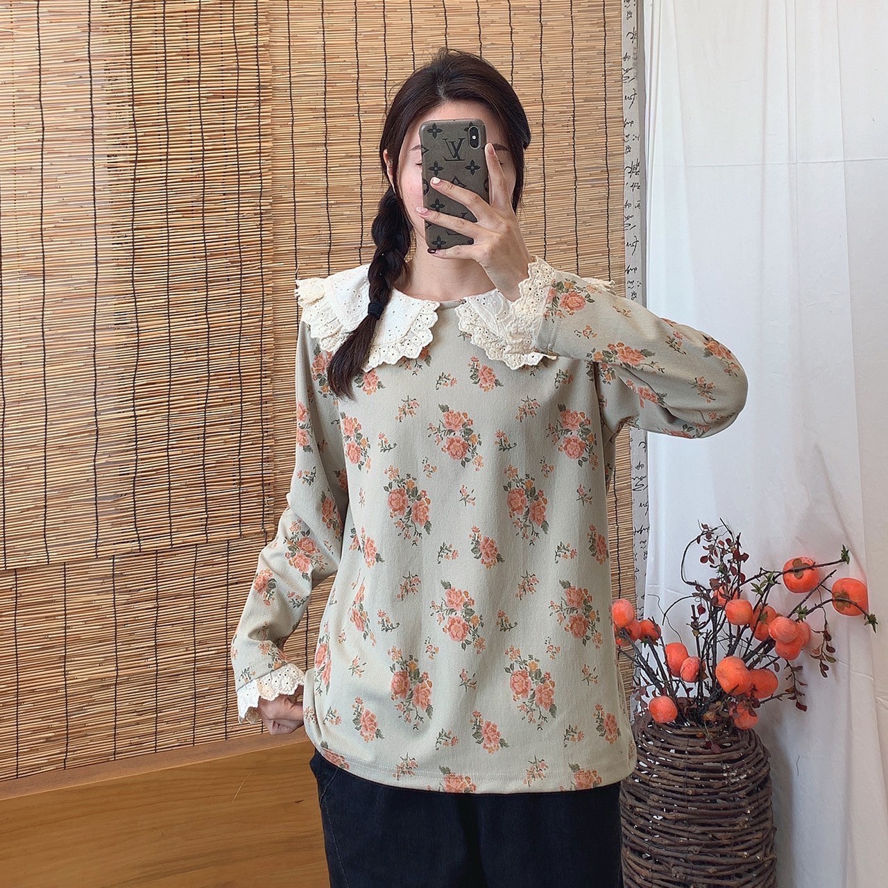 เสื้อยืดลายดอกไม้แต่งปกผ้าลูกไม้