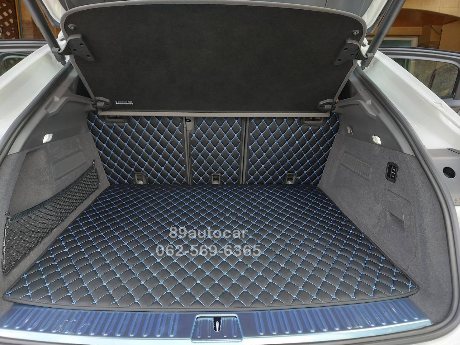 รับตัดพรมรถยนต์ Porsche Cayenne 2021 Coupe ปูพรม7D สีดำด้ายฟ้า + พรมดักฝุ่นสีเทา เข้ารูป เต็มคัน