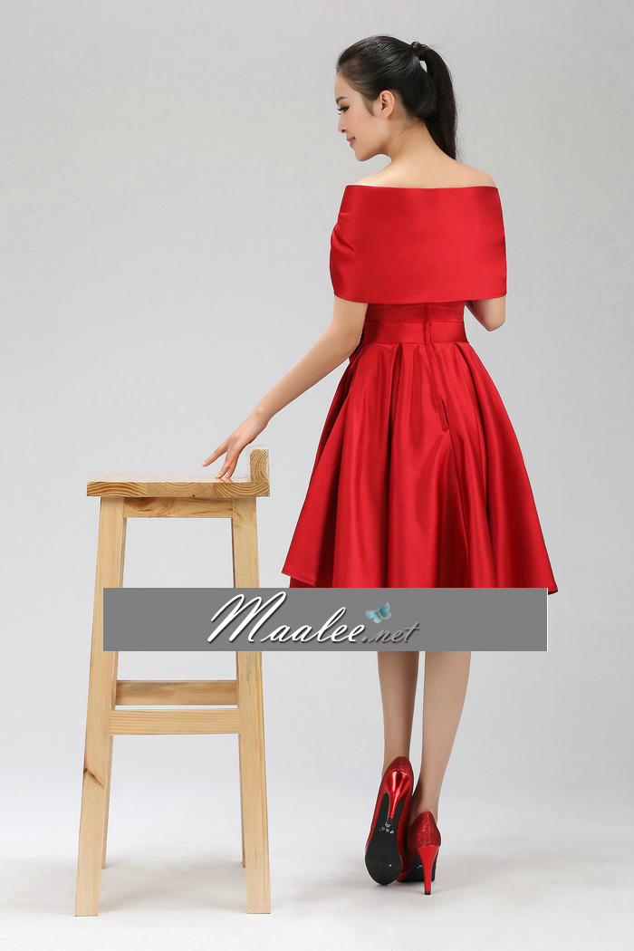 พร้อมเช่า ชุดราตรีสั้น สีดำ แบบเก๋ ปิดไหล่ แต่งดอกกุหลาบ กระโปรงทรง A จับจีบ แต่งโบว์ที่เอว