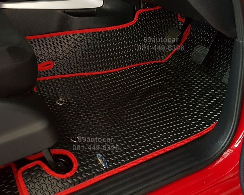 ยางปูพื้นรถยนต์เข้ารูป Nissan Navara 4 ประตู ธนูสีดำขอบแดง