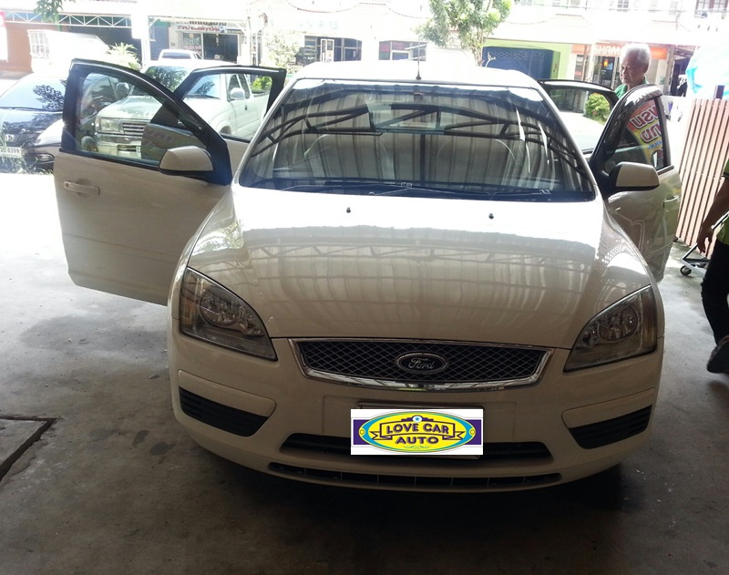 ขายพรมลายกระดุมปูพื้นรถยนต์เข้ารูป ford focus 2005 ลายกระดุมสีครีมขอบครีม