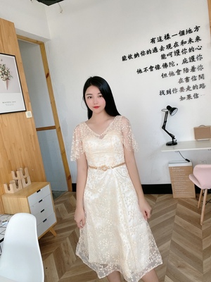 Pro-order เดรสสวย ถ่ายพรีเวดดิ้ง สวยหวาน ลูกไม้ (ซิปหลัง)