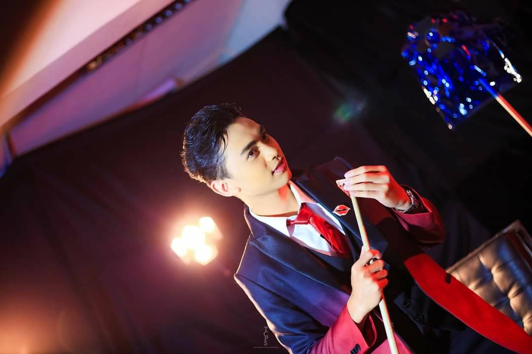 พร้อมเช่า สูทแฟนซี สูท Long Tail สากลแนววินเทจ ไล่เฉดสีโทนแดงดำ