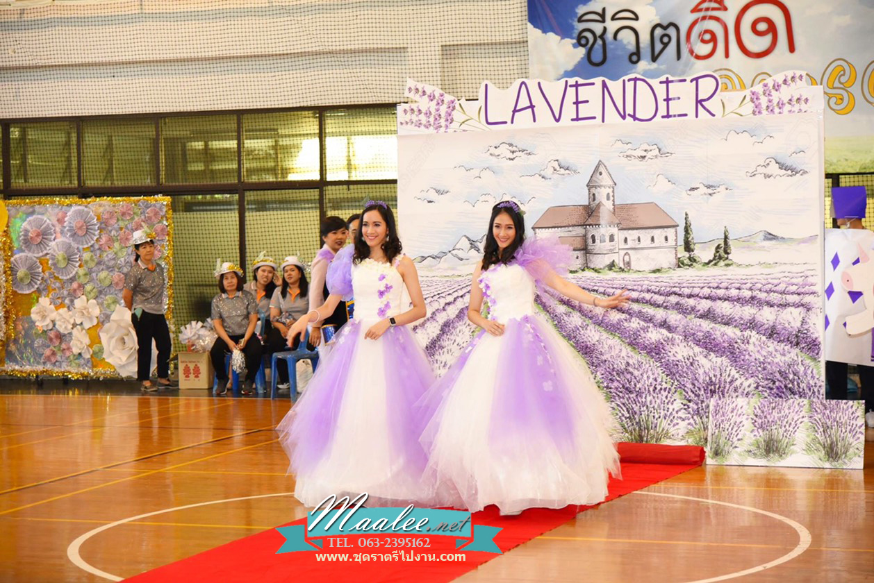 พร้อมเช่า ชุดแฟนซี ชุดราตรียาว ไหล่เฉียงแขนตุ๊กตา สีม่วง ขาว แต่งดอกไม้สามมิติ