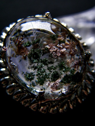 QU0037 แก้วปวกวรรณสาม(ปวกลอย เป็นแก้วหายาก)ประกอบพร้อมสามวรรณะ คือปวกทอง ปวกเขียวและปวกแดง(ปวกครั่ง)ขนาดแก้ว15.65x19.43x9.77มม. น้ำหนัก20.49ct.แหวน53