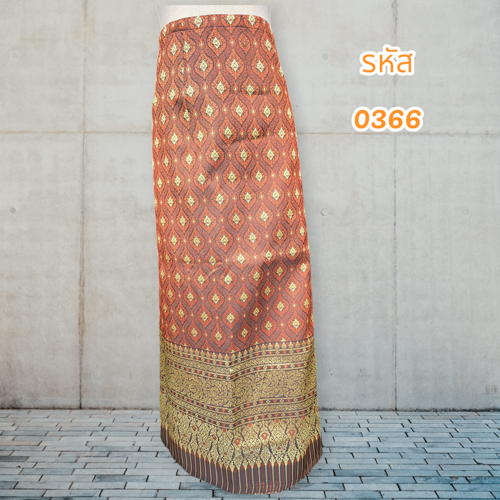 ผ้าถุงสำเร็จรูปแบบป้ายเย็บติดตะขอ (อัดผ้ากาว)0366