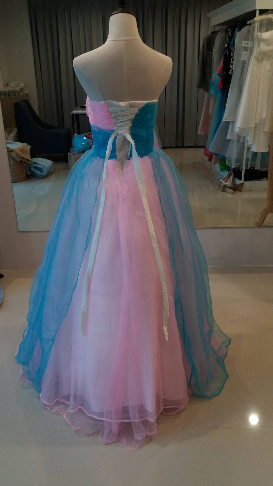 พร้อมเช่า ชุดแฟนซี ชุดราตรียาว เกาะอก สีฟ้า ชมพู สวยหวาน ผ้าโปร่งแต่งดอกไม้