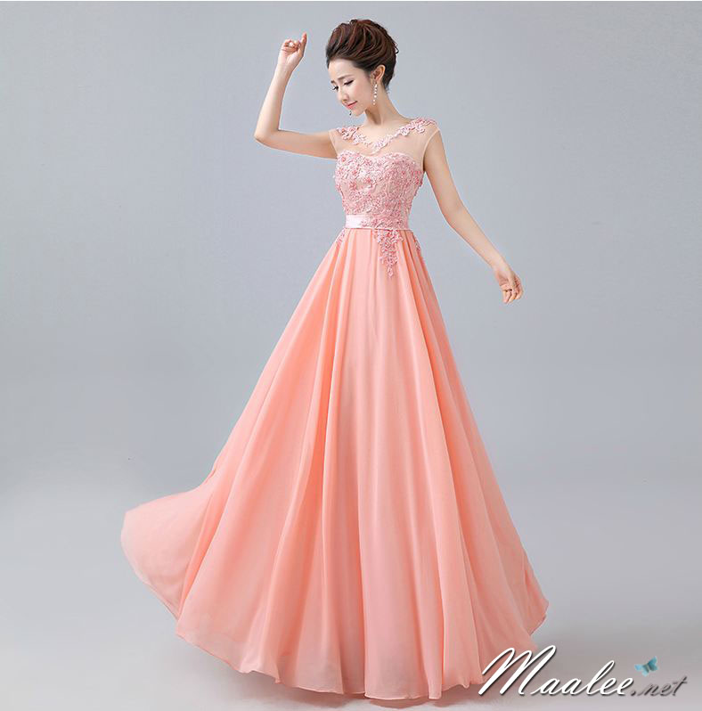 พร้อมเช่า ชุดราตรียาว สีโอโรส คอปาด แต่งลูกไม้หรูเซาะดอก ปักลูกปัด