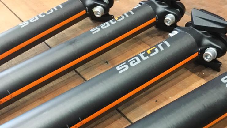 Satori Trident of Carbon หลักอานคาร์บอนเยื้องหลัง ขนาด 27.2 มม./ 31.6 มม. ยาว 350มม. / 400มม