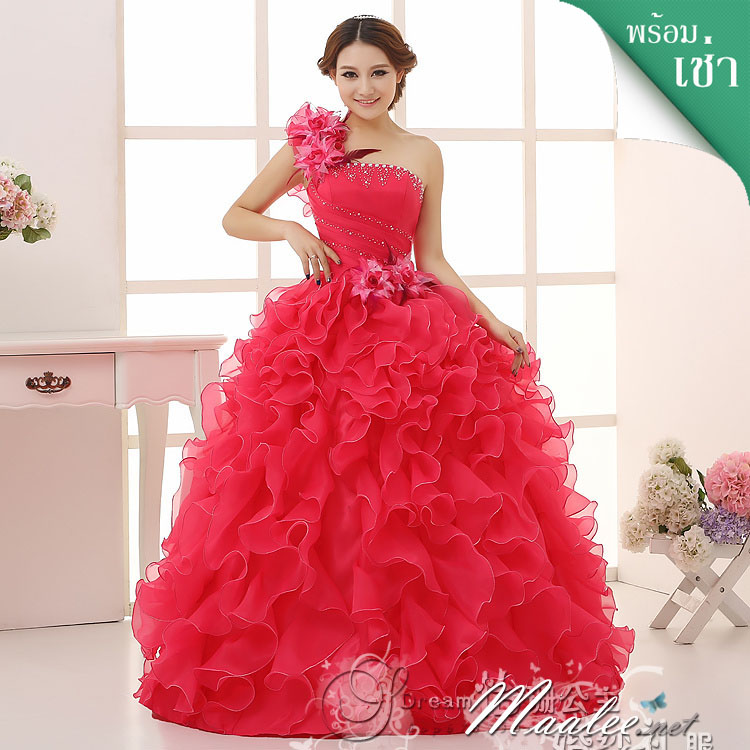 พร้อมเช่า ชุดแฟนซี ชุดราตรียาว ไหล่เฉียง สีชมพู กระโปรงระบายย้วย แต่งดอกไม้