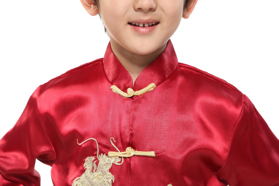 Pre-order ชุดจีนชายเด็ก เสื้อคอจีน ผ้าไหมจีน สีทอง ปักลายมังกร