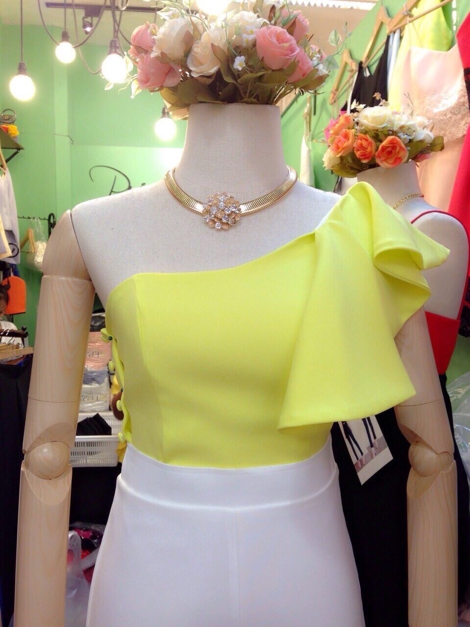 พร้อมส่ง ชุดออกงาน ไหล่เดียว แต่งระบาย สีเทา ใส่ได้ทั้งงานเช้า งานเย็น