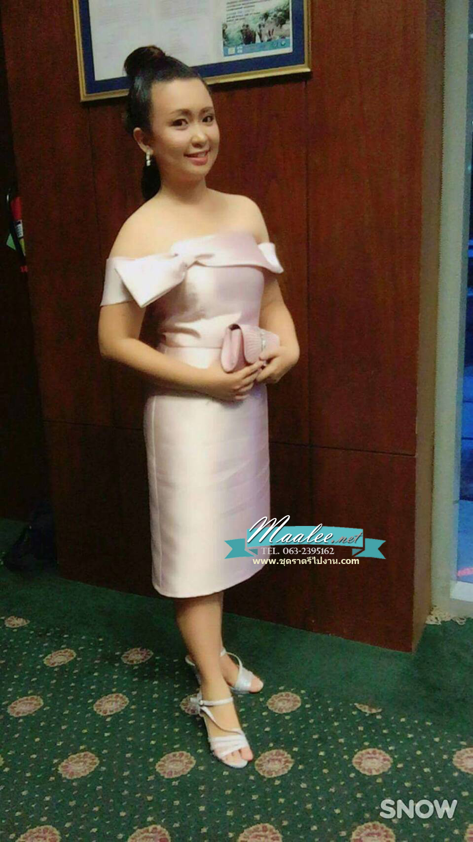 พร้อมเช่า ราตรีสั้น ชุดเดรสเข้ารูป ไหล่ปาด สีชมพู