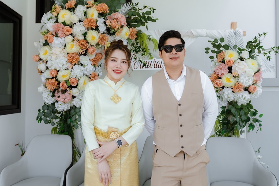 พร้อมเช่า ชุดแต่งงานไทยประยุกต์ สีทอง แขนยาว