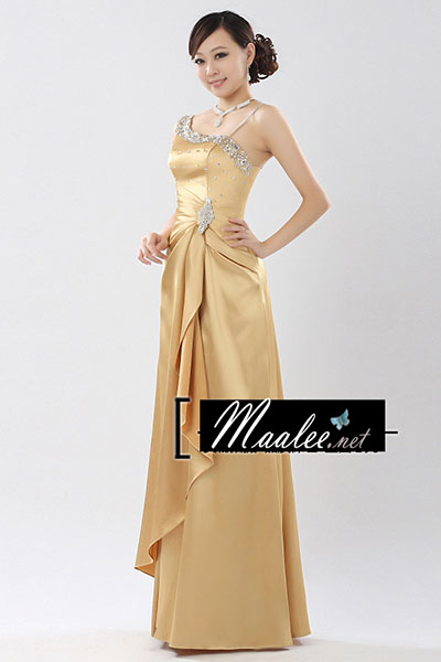 พร้อมเช่า ชุดราตรียาว ไหล่เฉียง สีทอง จับจีบที่เอว คอประดับลูกปัดคริสตัลสวยหรู