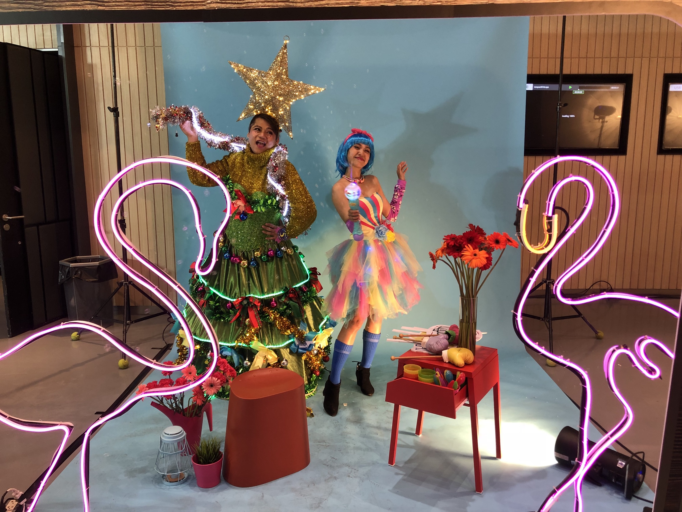 พร้อมเช่า ชุดแฟนซี เกาะอก ชุดราตรีสั้น สายรุ้ง Rainbow น่ารักมากมาย กระโปรงสีสวย