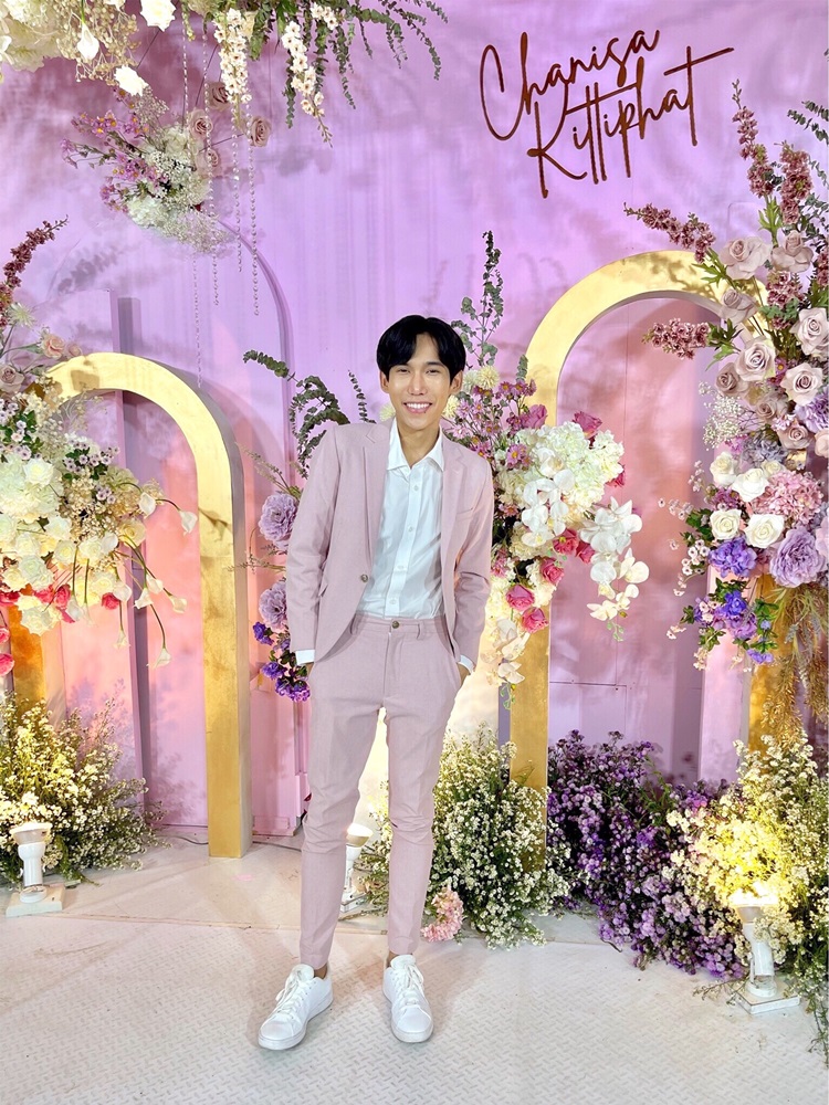 พร้อมเช่า ชุดสูทชาย สีชมพูพาสเทล Pastel Pink ทรงเข้ารูป สไตล์เกาหลี (ไม่มีเสื้อกั๊ก)